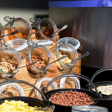 Hotel Mikes Kanarium Larnaca