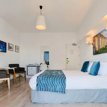 Mikes Kanarium 3* 라르나카