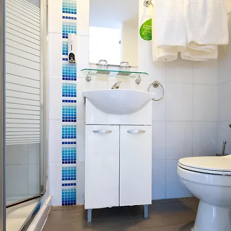 호텔 Mikes Kanarium 라르나카