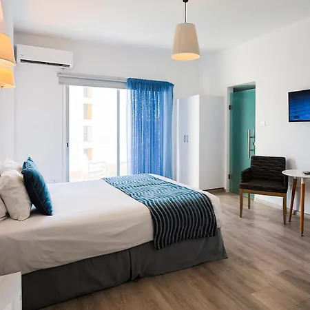 Mikes Kanarium Larnaca