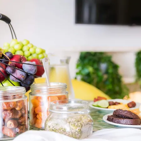 호텔 Mikes Kanarium 라르나카