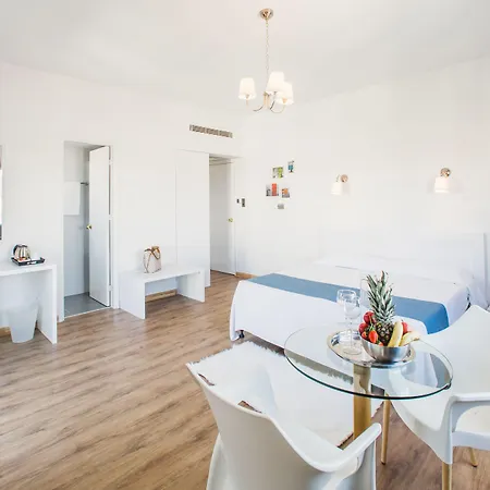 Hotel Mikes Kanarium Larnaca