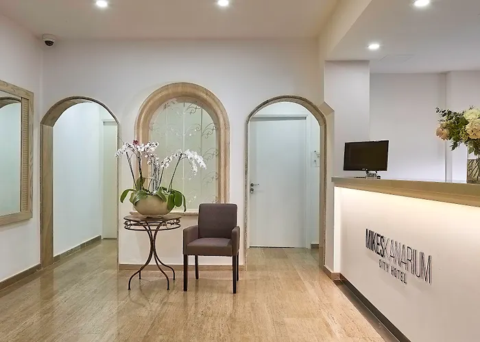 Mikes Kanarium Готель Ларнака