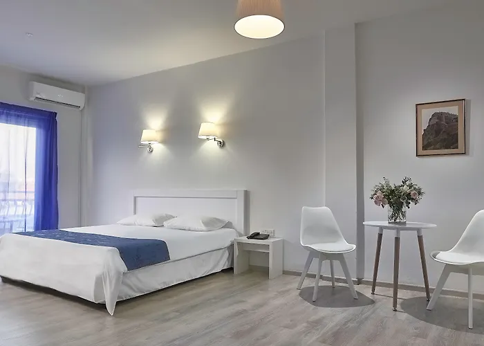 Готель Mikes Kanarium Ларнака