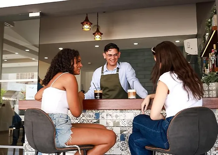 Mikes Kanarium Готель