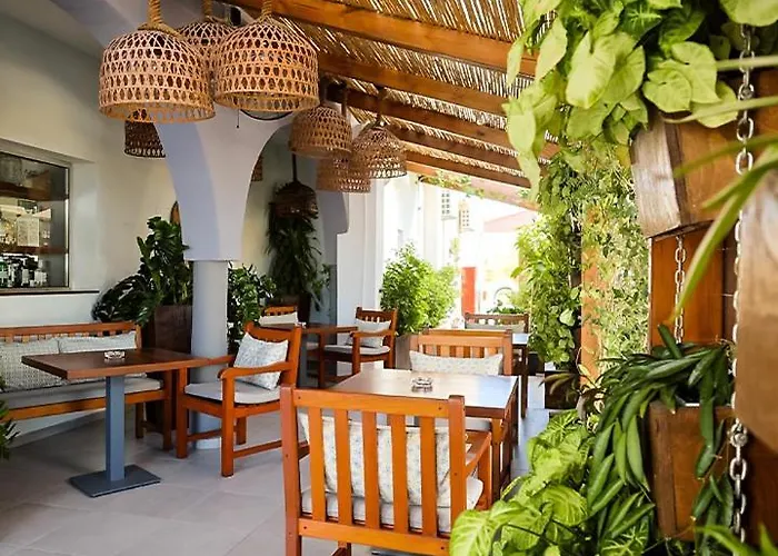 Mikes Kanarium 3* Ларнака