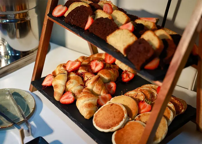 Mikes Kanarium Ларнака