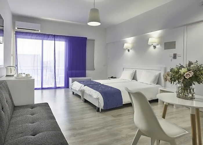 Готель Mikes Kanarium Ларнака