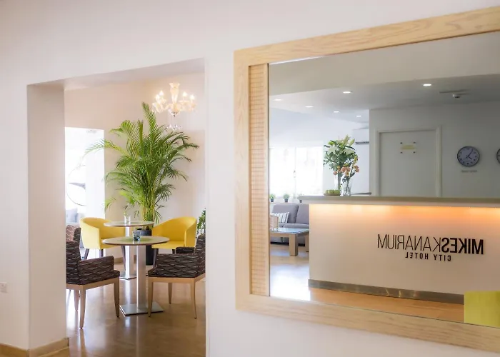 Mikes Kanarium Готель Ларнака