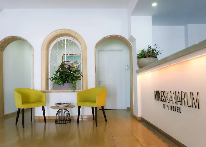 Mikes Kanarium Готель Ларнака