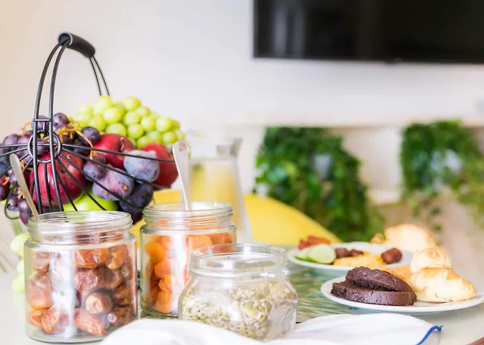 Готель Mikes Kanarium Ларнака