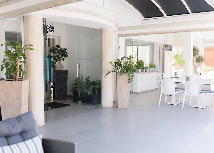 Готель Mikes Kanarium