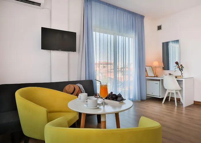 Готель Mikes Kanarium Ларнака