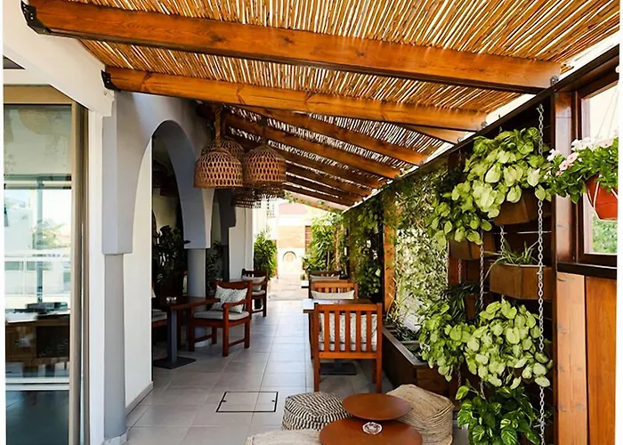 Готель Mikes Kanarium Ларнака