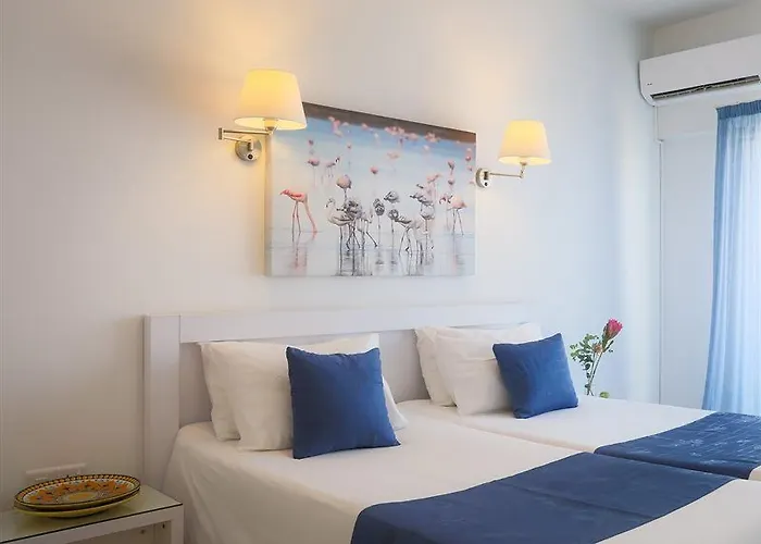 Mikes Kanarium Ларнака