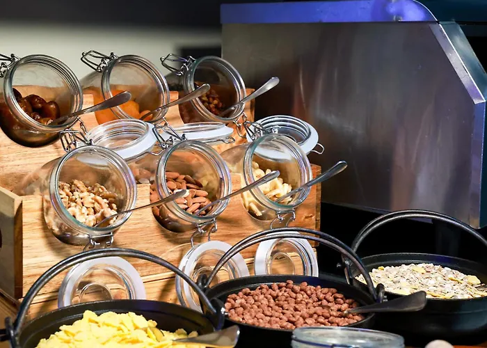 Hotel Mikes Kanarium Larnaca