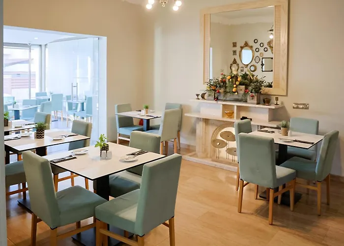 Mikes Kanarium Hotel