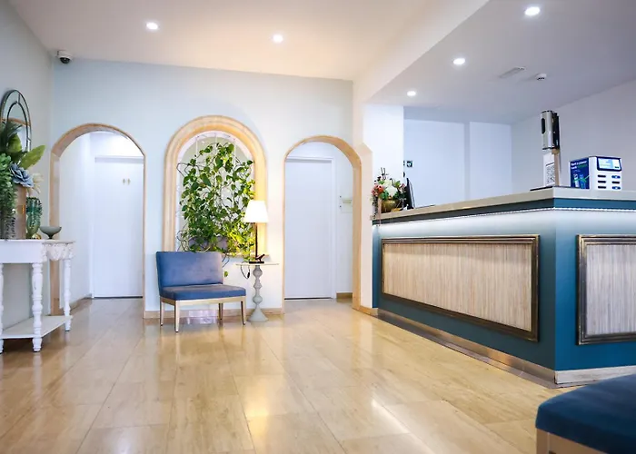 Hotel Mikes Kanarium Larnaca