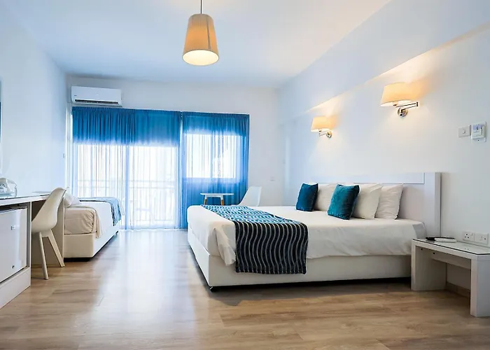 Mikes Kanarium Hotel Larnaca